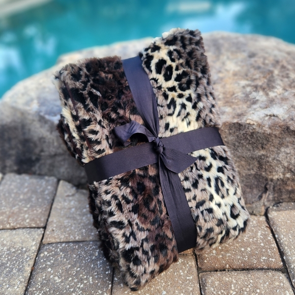 Other - NWOT Faux Fur Leopard Print Blanket